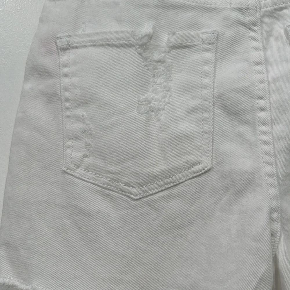 No Boundaries Juniors Destructed Denim Curvy Shorts Size 9